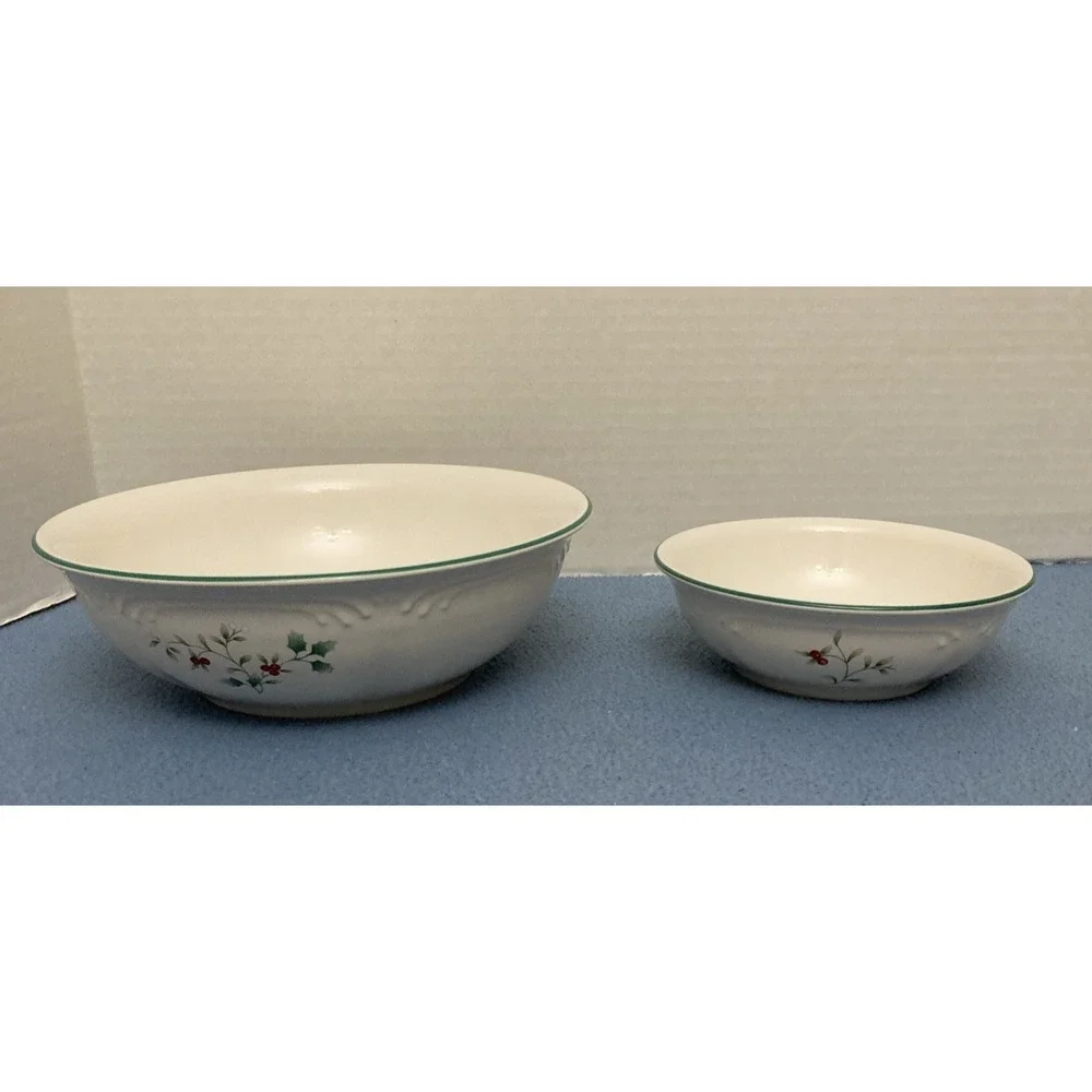 Pfaltzgraff Winterberry Set of 2 Bowls:‎ 8.5